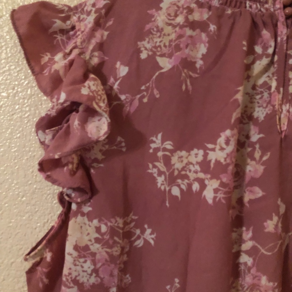Pretty blouse in mint condition